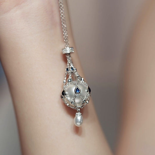 Side view of 17-20mm Freshwater Pearl Lavalier Pendant showing chain and pearl luster