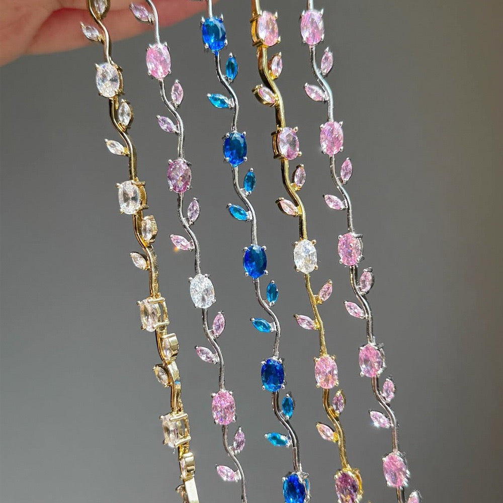 Zartes Rosenarmband – Eleganter floraler Charmschmuck für Damen | CotaJewelry