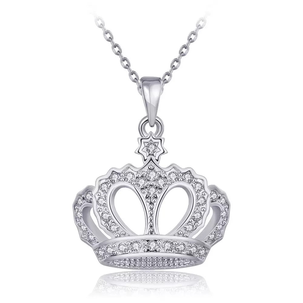 18K Colar com Pendente de Coroa Banhado a Ouro – Joia de Coroa Real para Presente para Ela | Corrente Ajustável | CotaJewelry