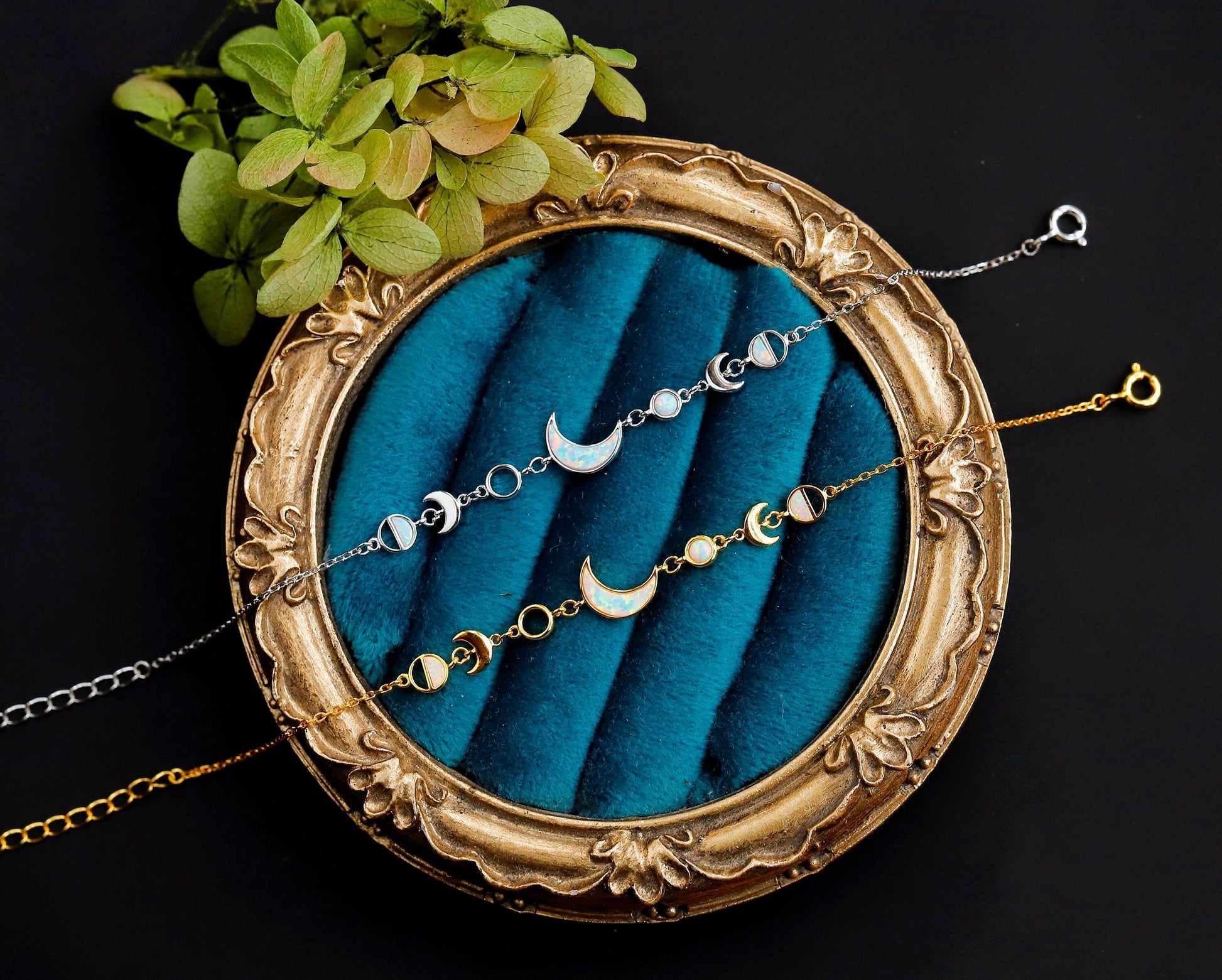 Gift idea: Silver Moon Phases Bracelet with extension chain for adjustable fit